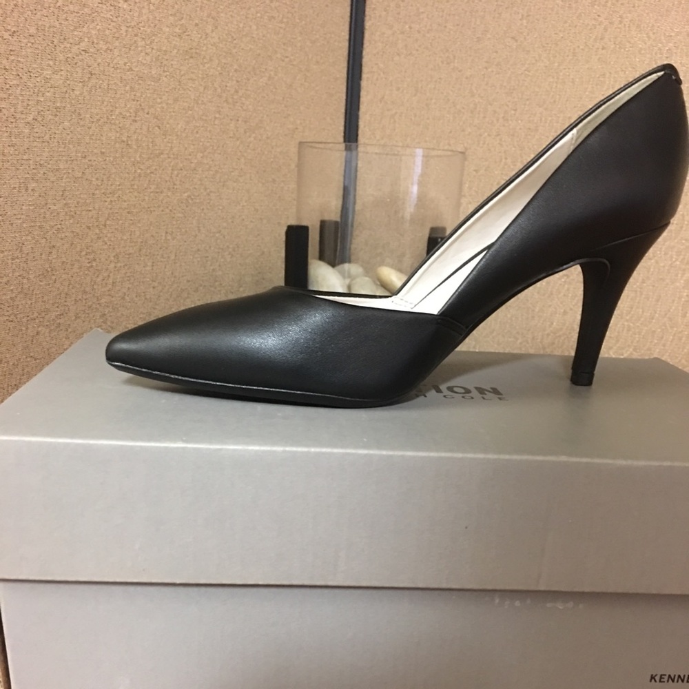Kenneth Cole So Savvy Black Pumps 6.5
